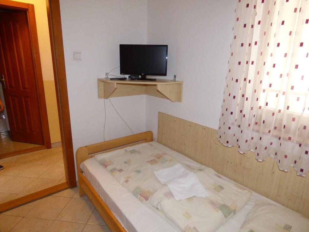Abban Durmolj Apartman Дьюла Номер фото