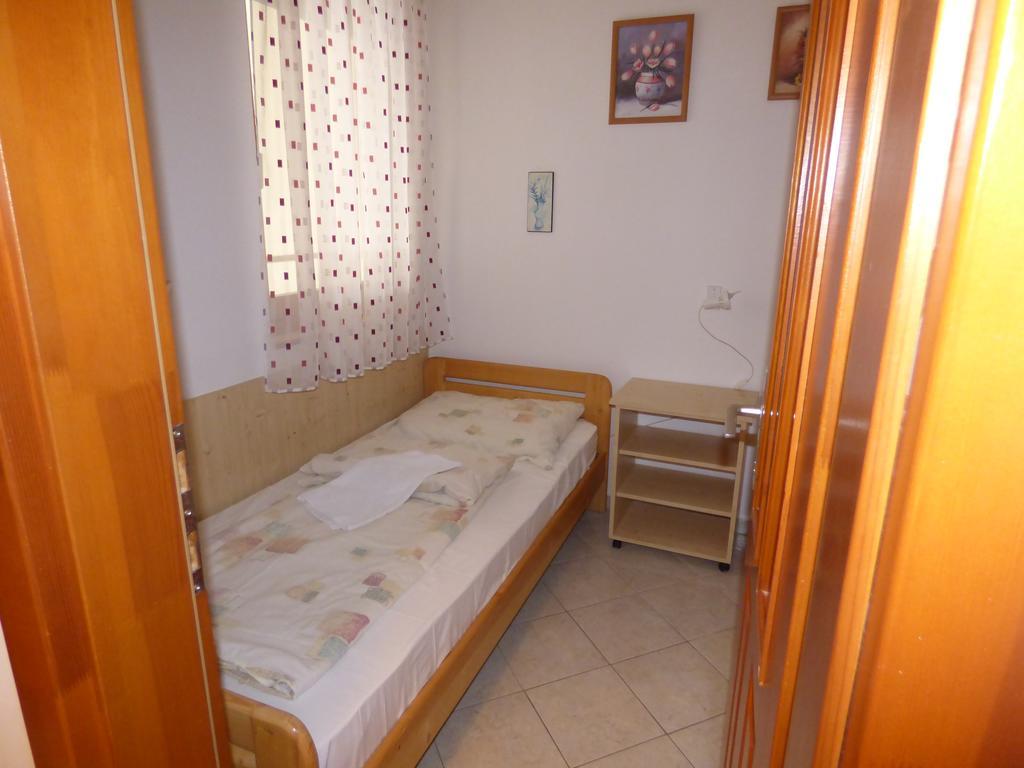Abban Durmolj Apartman Дьюла Номер фото